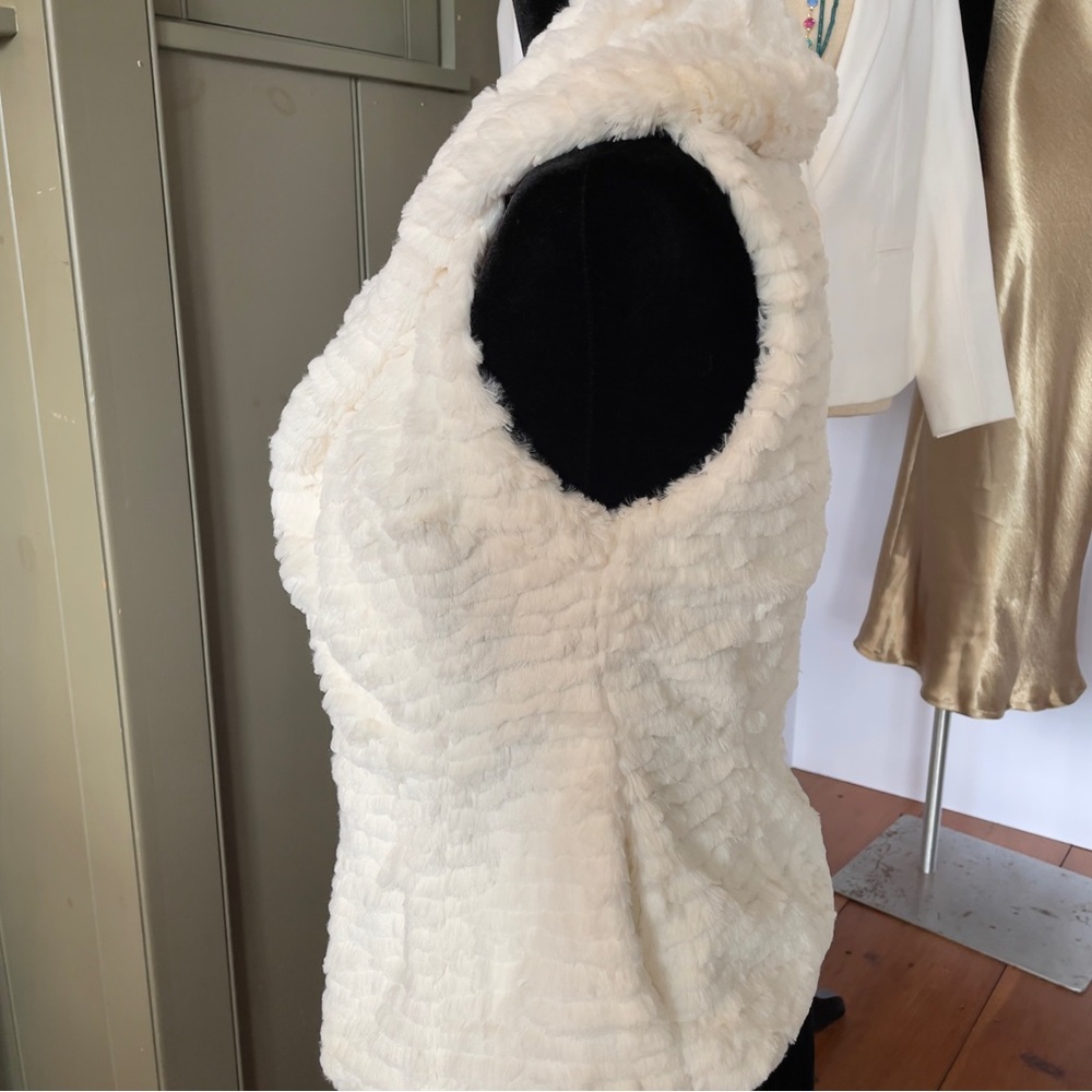 Me Jane Vest, Small - Picture 5 of 13
